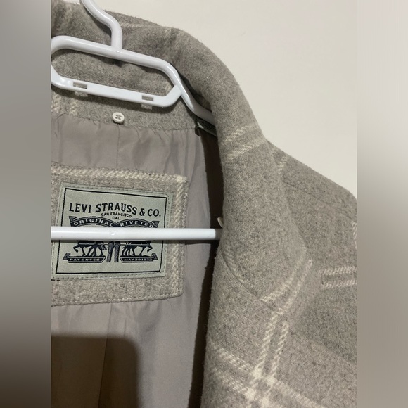 Women’s Levi Gray Plaid Coat - Picture 4 of 9